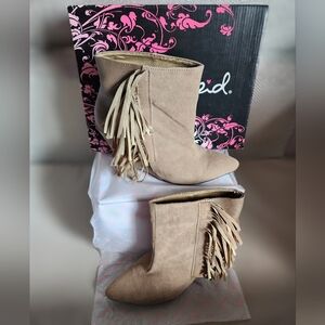 Qupid 💘 slip-on leather booties